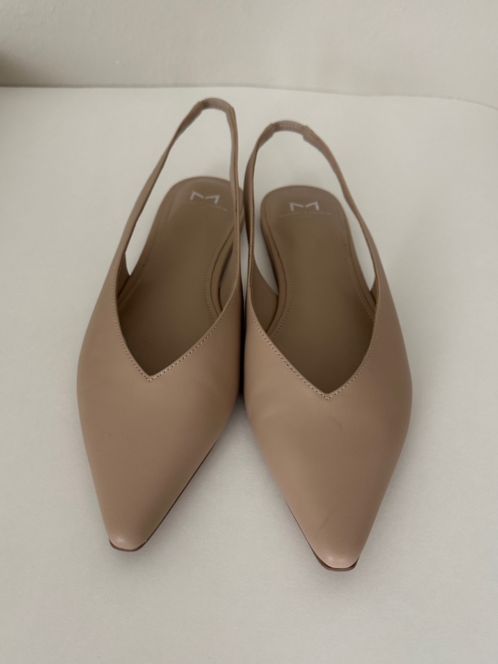 Marc Fisher Size 8 Leather Pointed Toe Slingback Flats in Taupe, Nude